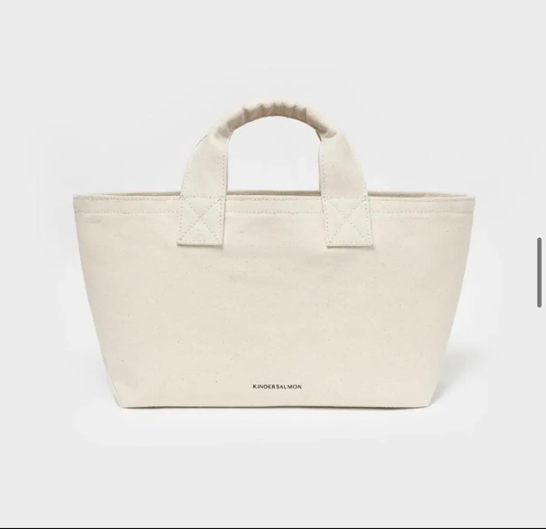 킨더살몬 RESORT23 Medium Canvas Tote Bag 상품이미지1