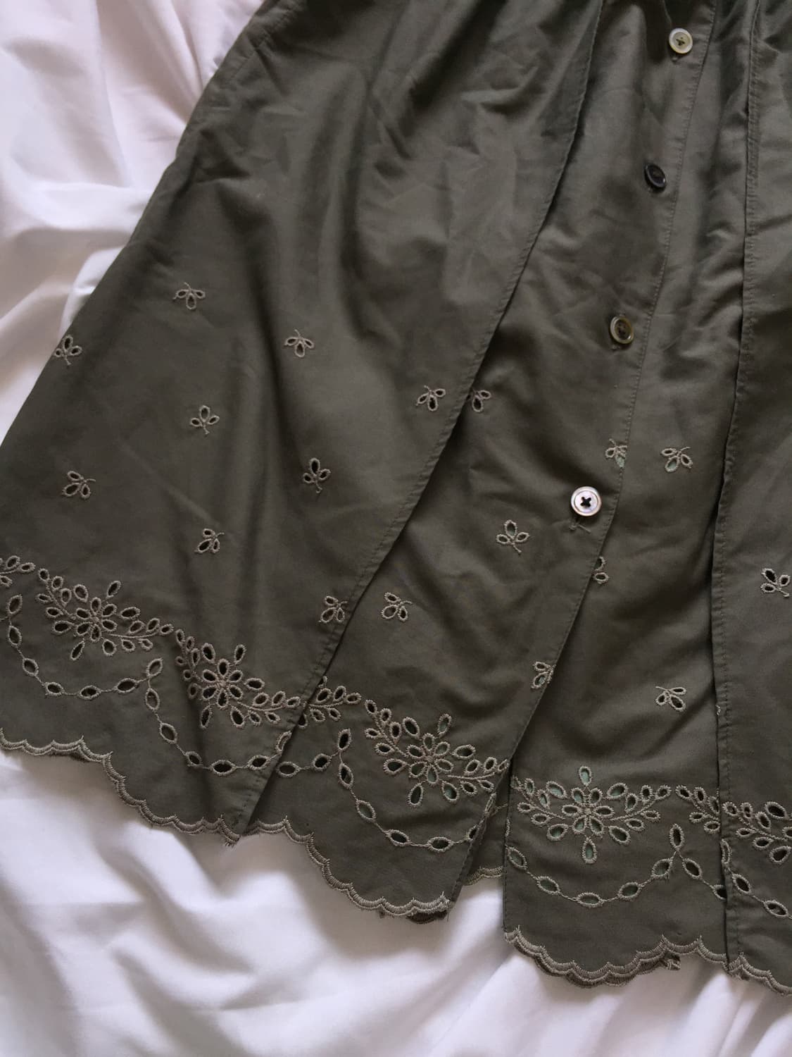 모리걸 꽃펀칭 단추스커트 상품이미지3