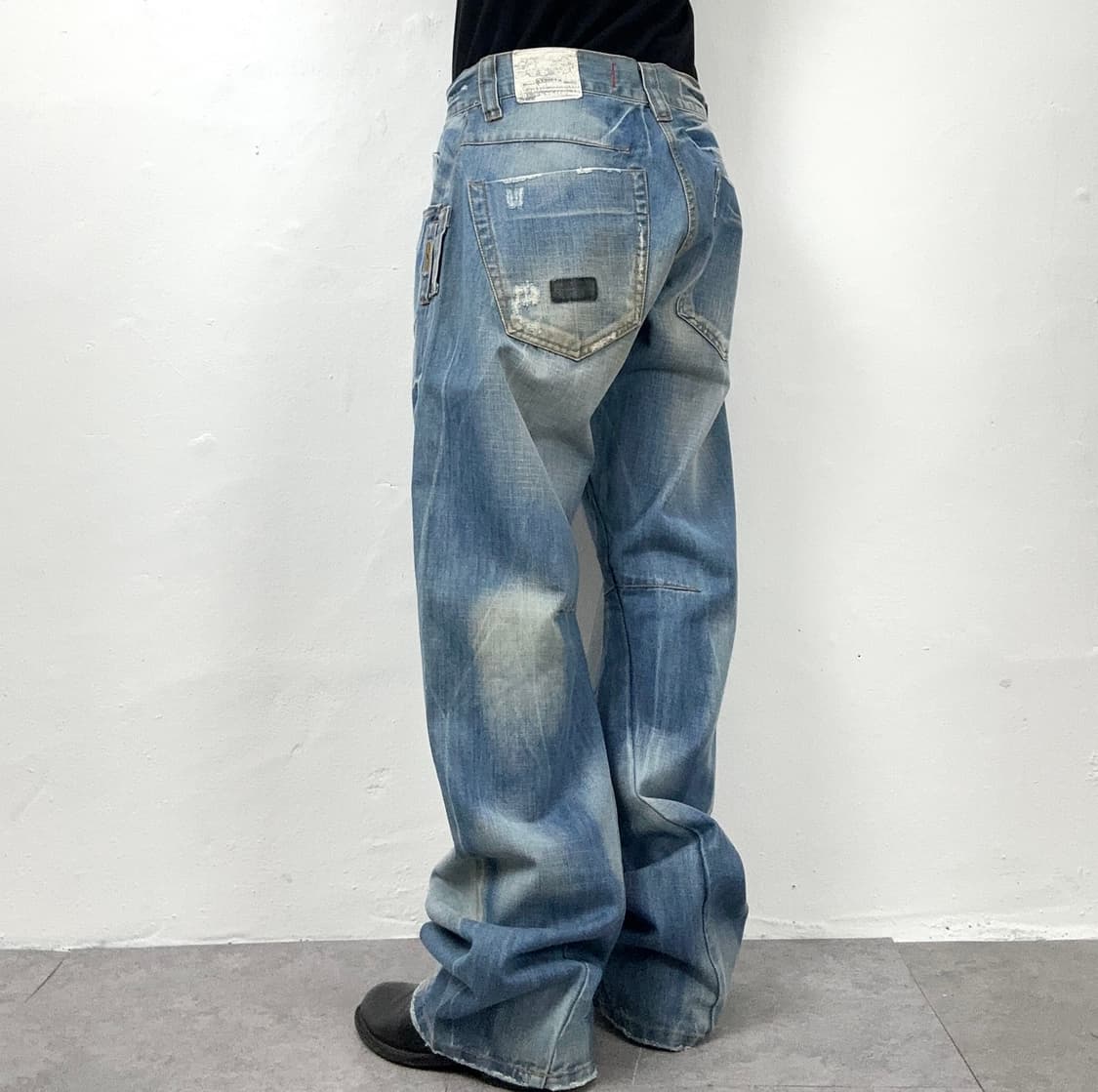 Multi-Tinted Distressed Deconstructed De 상품이미지2