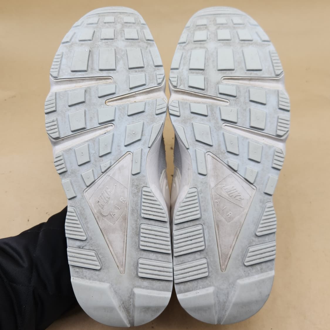 나이키 에어 허라취 남성운동화 실사이즈 275 상품이미지3