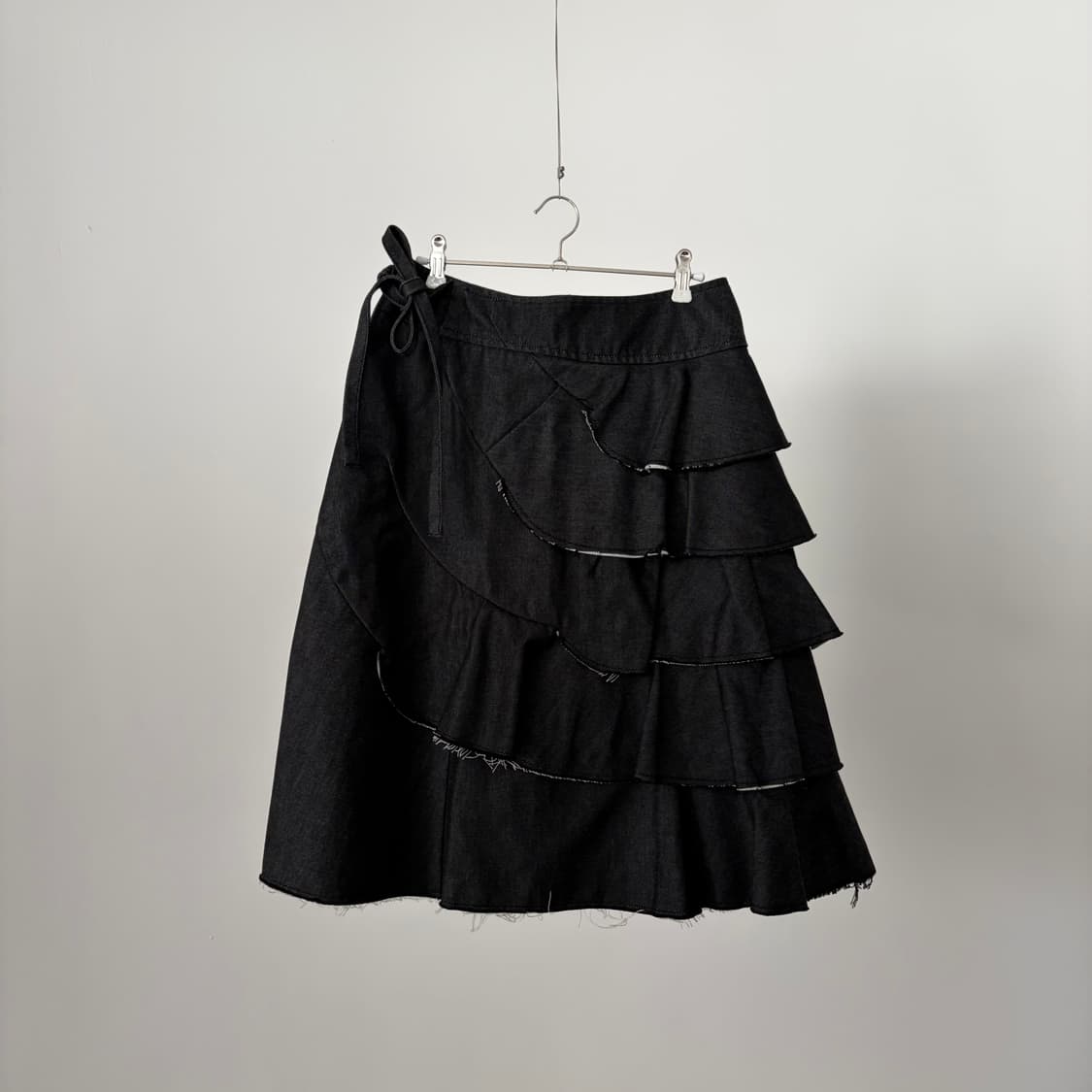Ruffle Ribbon Distressed Denim Skirt 상품이미지1
