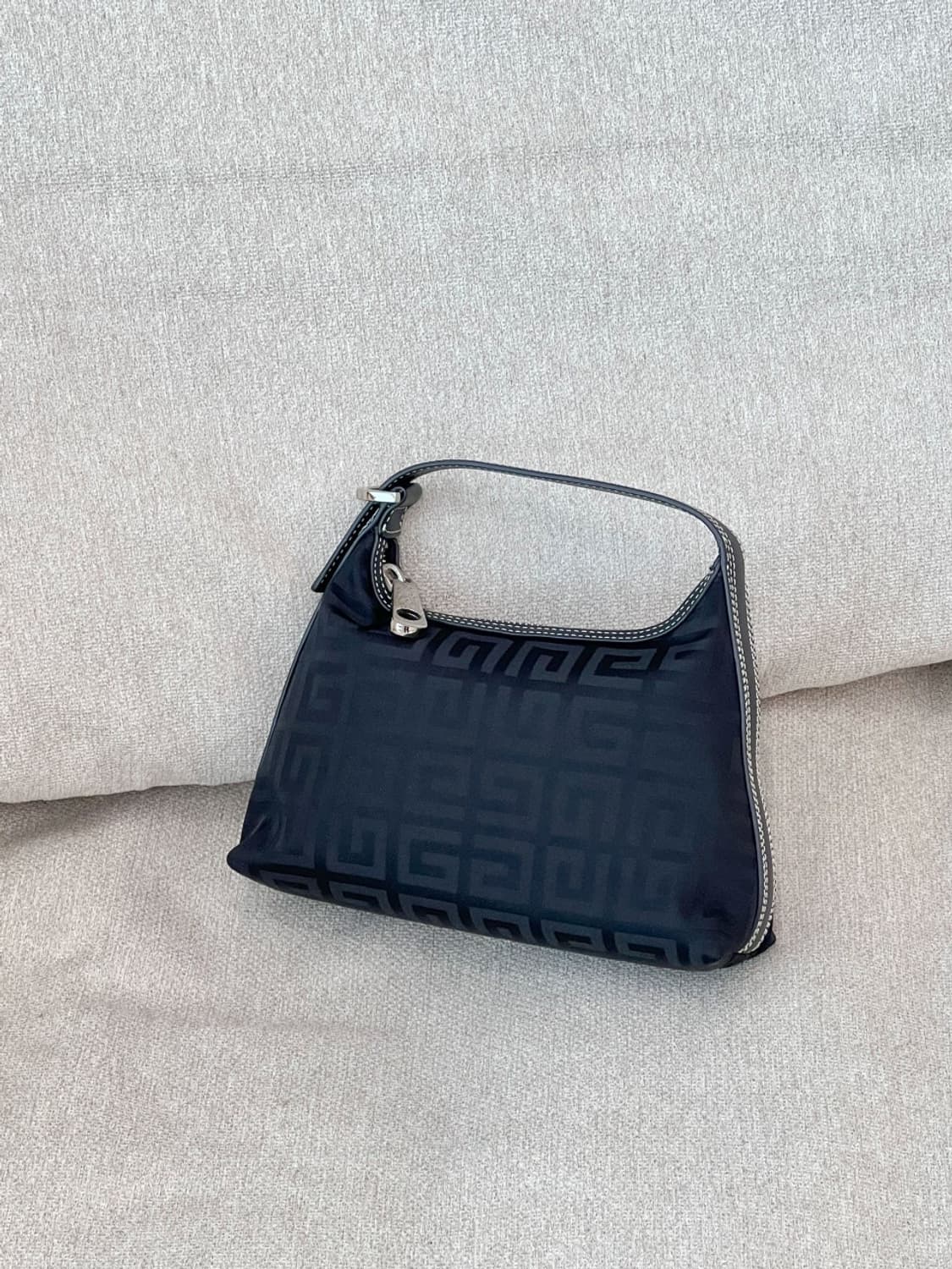  givenchy / 지방시 블랙 로고 미니 토트백  상품이미지1