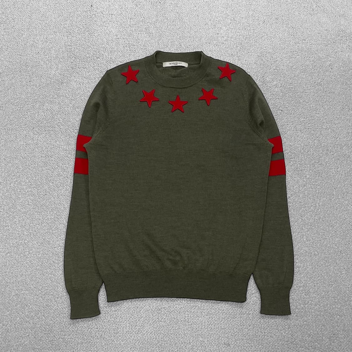 지방시 스타 패치 라운드 니트 카키 상품이미지1