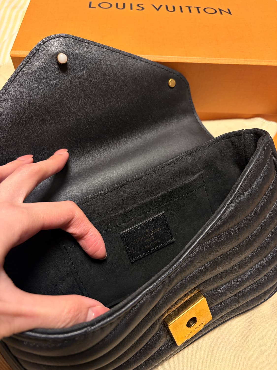 루이비통 뉴웨이브 체인백PM블랙 상품이미지5
