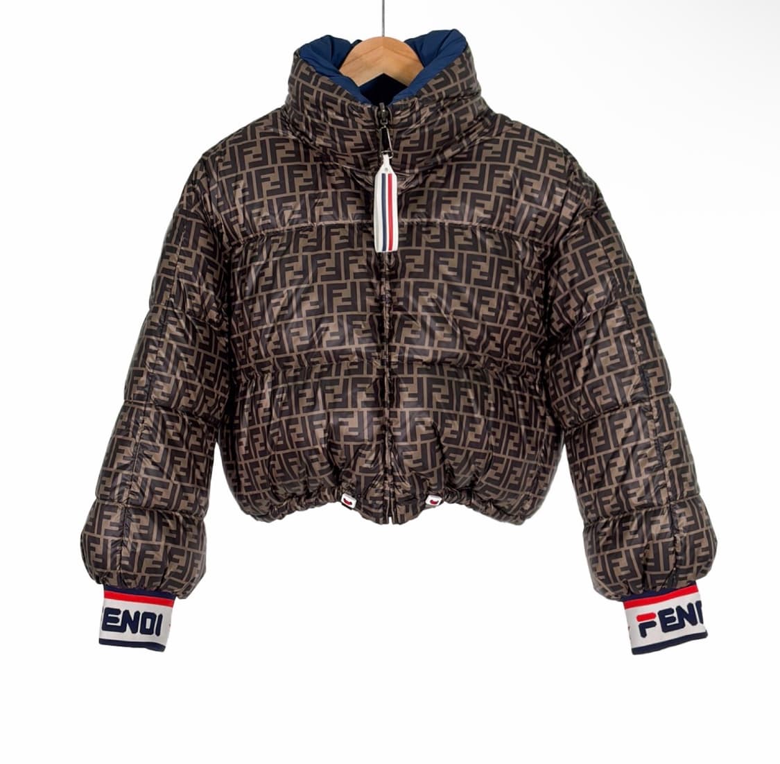 [S] 펜디 x 휠라 여성 모노그램 리버시블 로고 크롭 푸퍼 숏패딩 자켓 상품이미지3