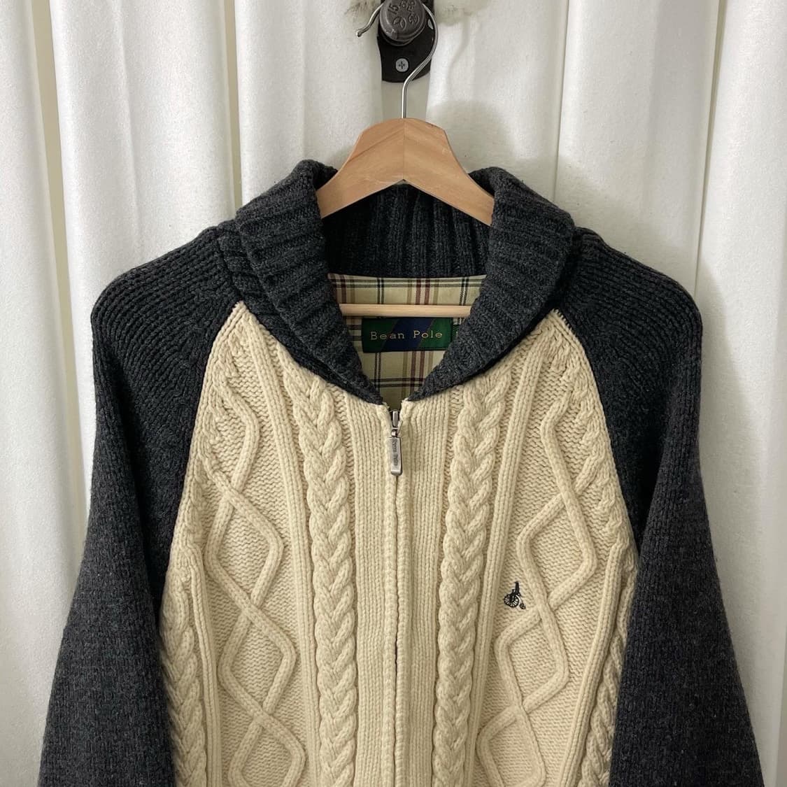 빈폴 아이보리 & 챠콜 배색 꽈배기 니트 집업 상품이미지2