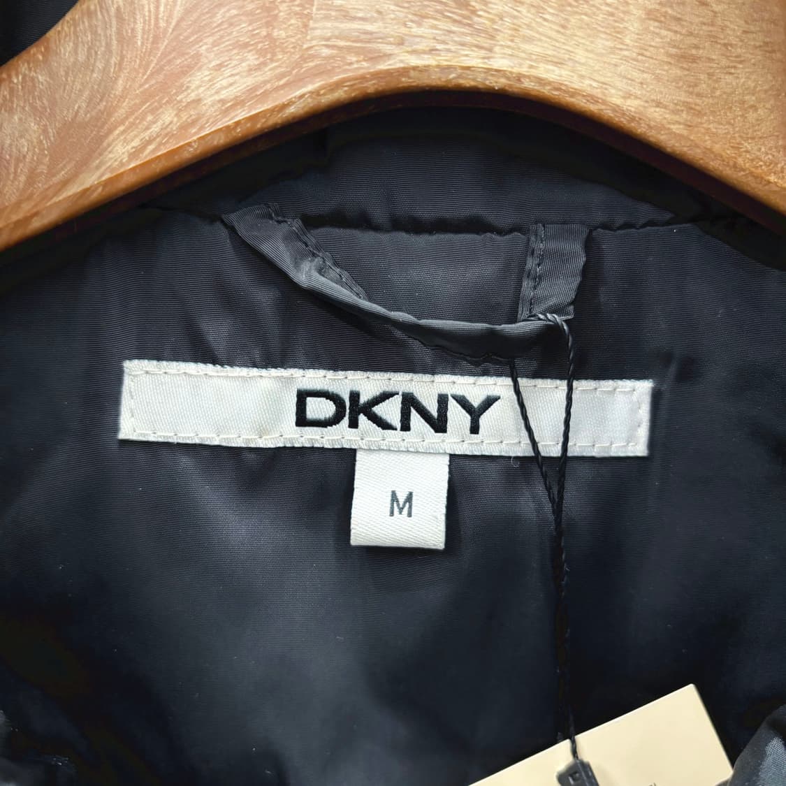 도나카란 뉴욕 테크 파카 코트 멀티 포켓 벨트 스트랩 후드 디테일 블랙 상품이미지6