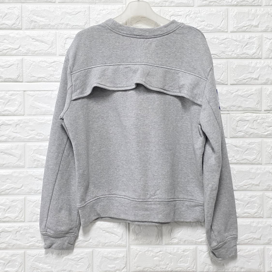 택포) 한섬 버드 BIRD 회색 패치 맨투맨 L 상품이미지4