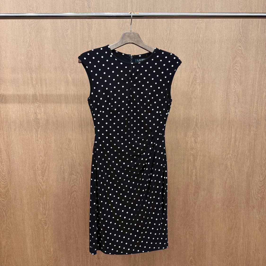 폴로 랄프 로렌 폴카 도트 허리 셔링 슬리브리스 미디 원피스 블랙 상품이미지2