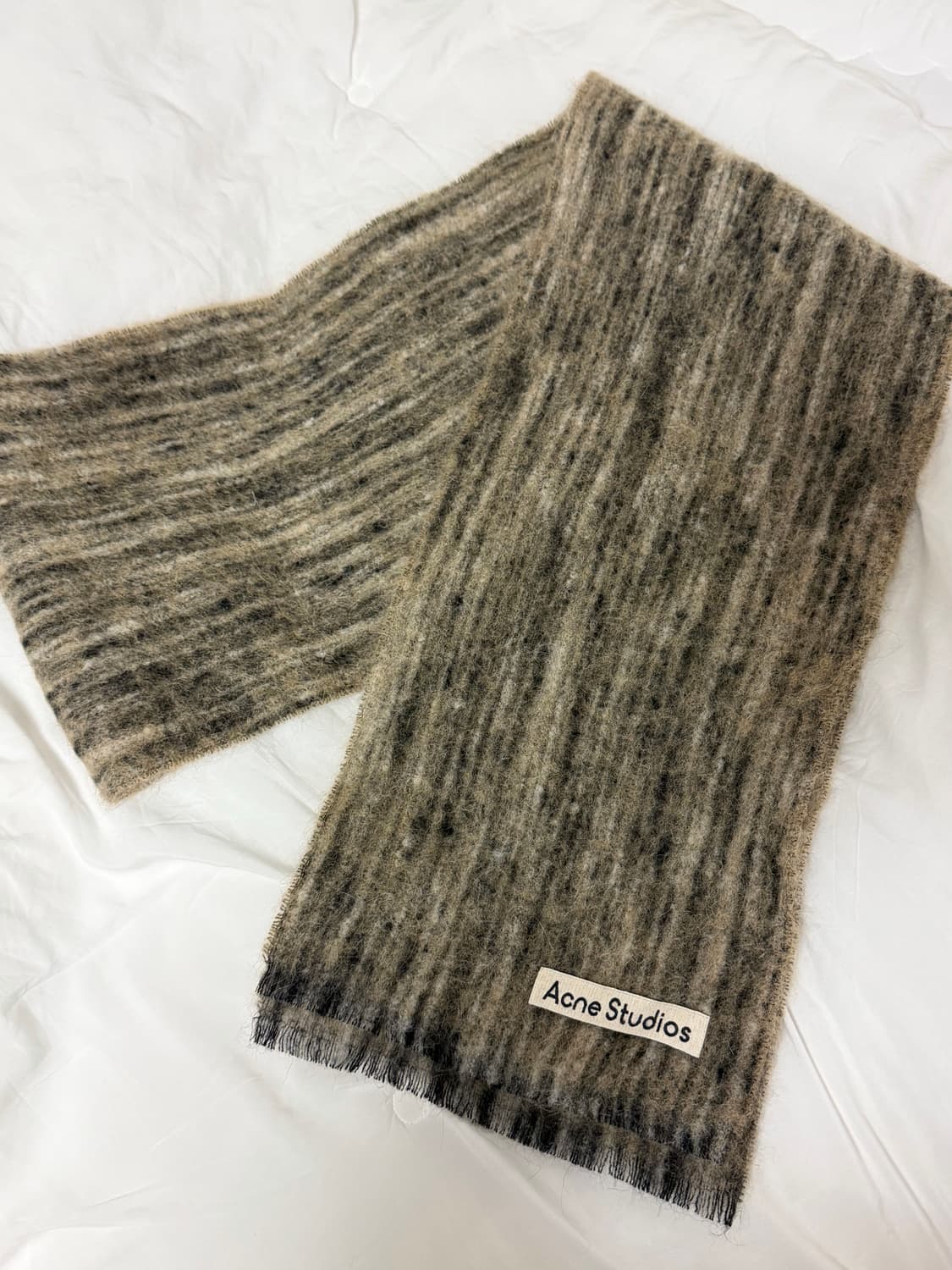 아크네 스튜디오 모헤어 머플러 상품이미지1