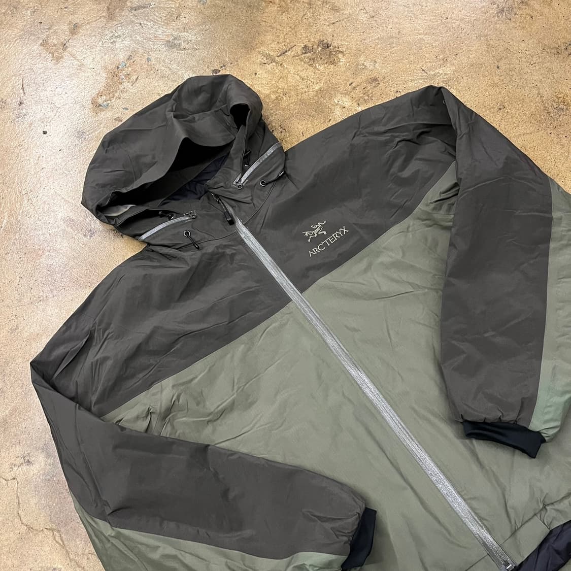 [정품/S] 아크테릭스 바람막이 자켓 카키 블랙 b14 상품이미지1