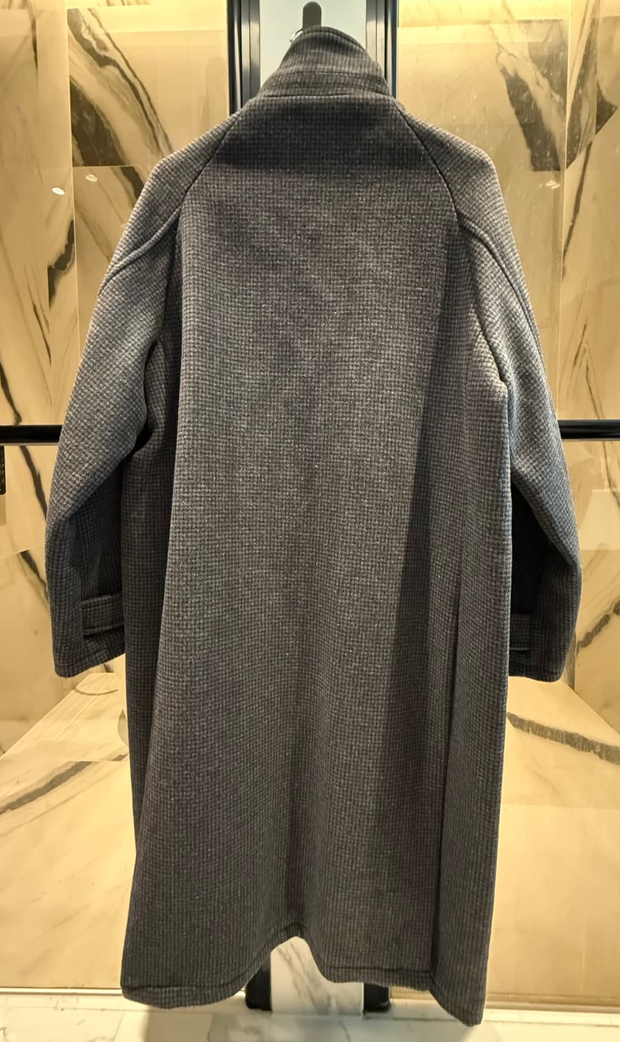 어반디타입 차콜 체크 발마칸 코트 상품이미지4