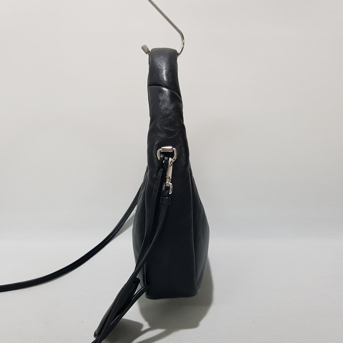 프라다 소프트 패딩 나파 가죽 호보백 1BA384 상품이미지4