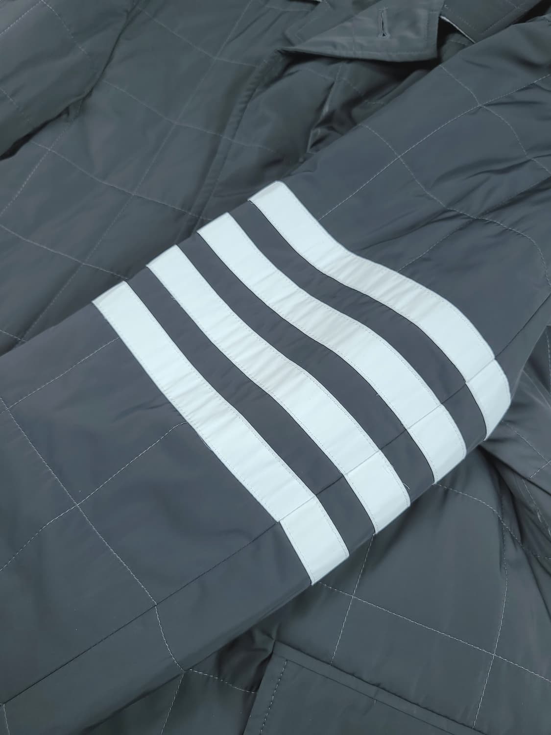 (새제품)톰브라운 23ss 4바 구스다운 패딩코트 상품이미지3