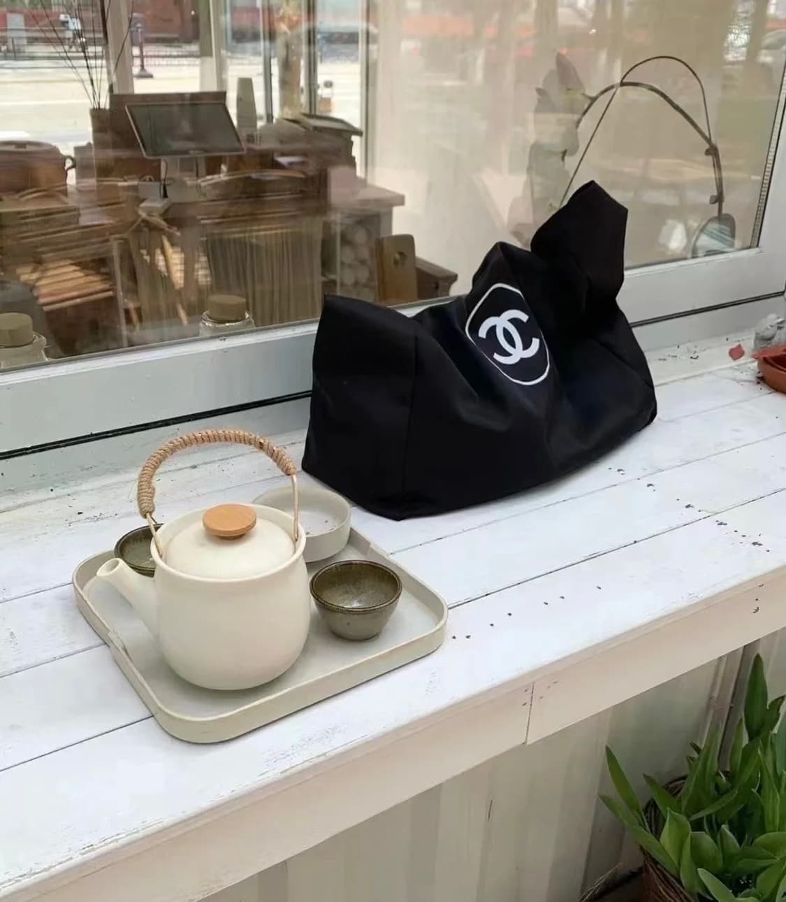 샤넬 뷰티 로고 빅에코백 블랙 상품이미지2