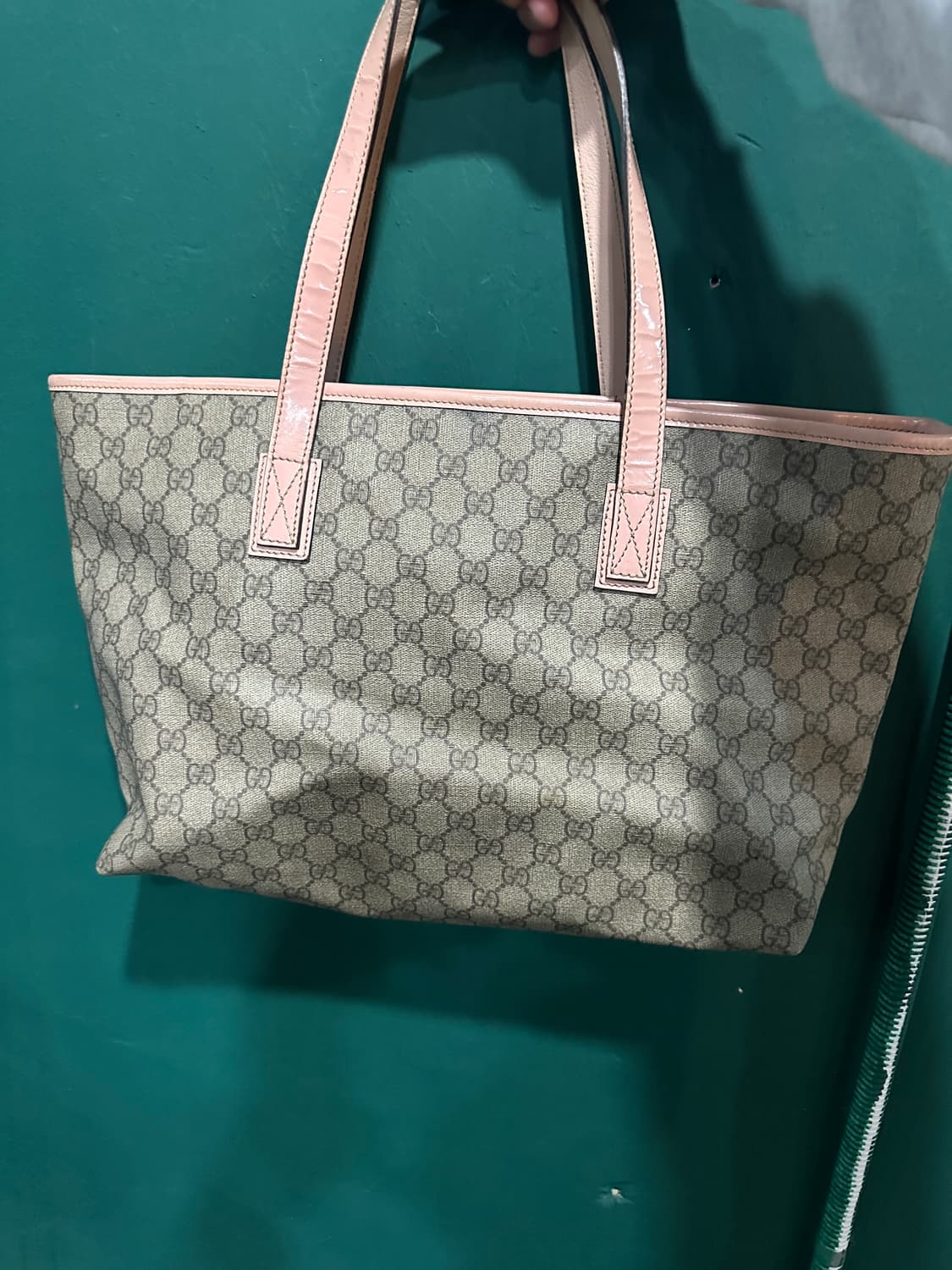 구찌 GG로고 쇼퍼백 딸기우유  상품이미지5