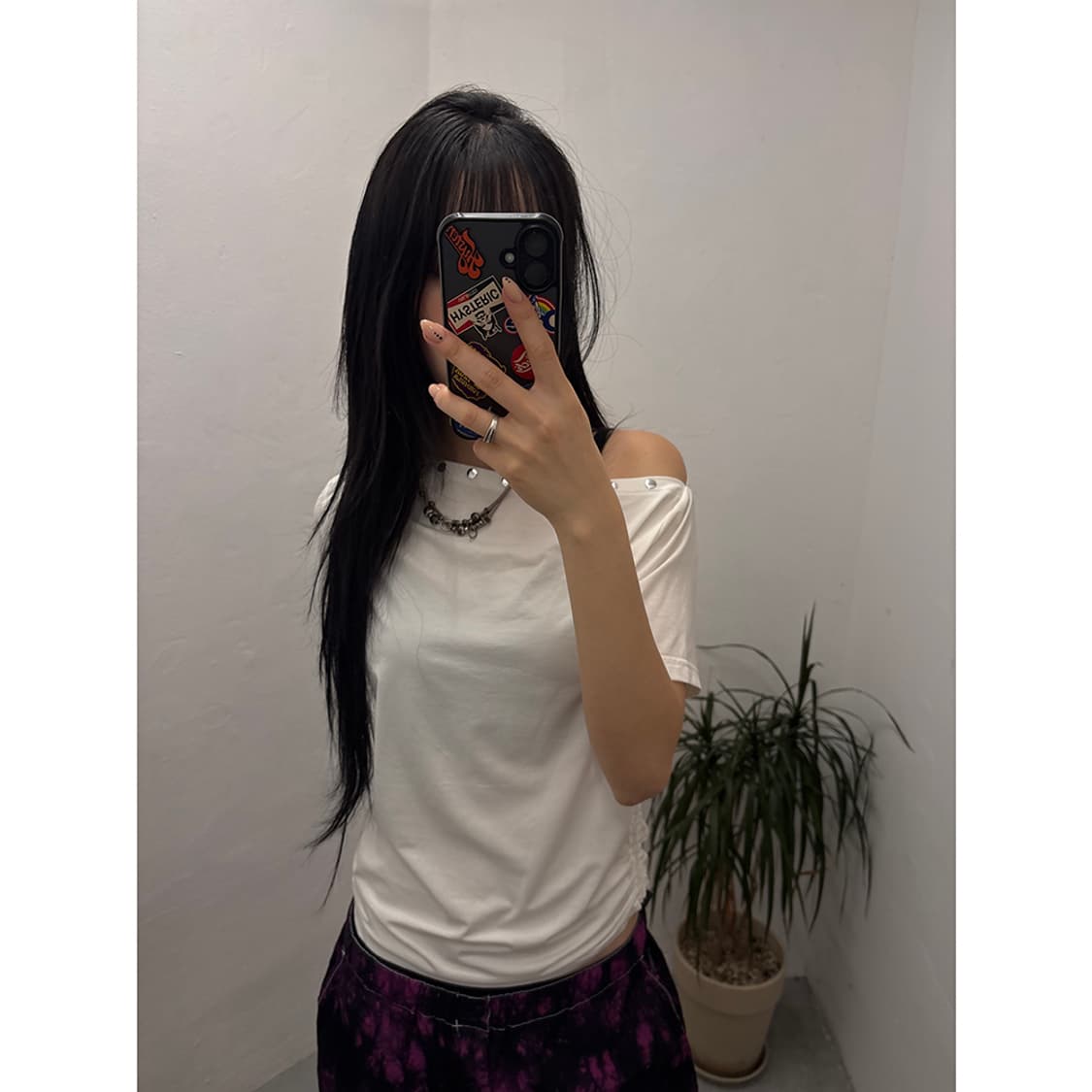 WHO'S WHO gallery One Off Shoulder Tee 상품이미지4