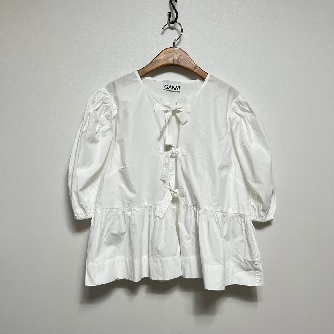 GANNI 가니 리본 셀프타이 코튼 블라우스 상품이미지1