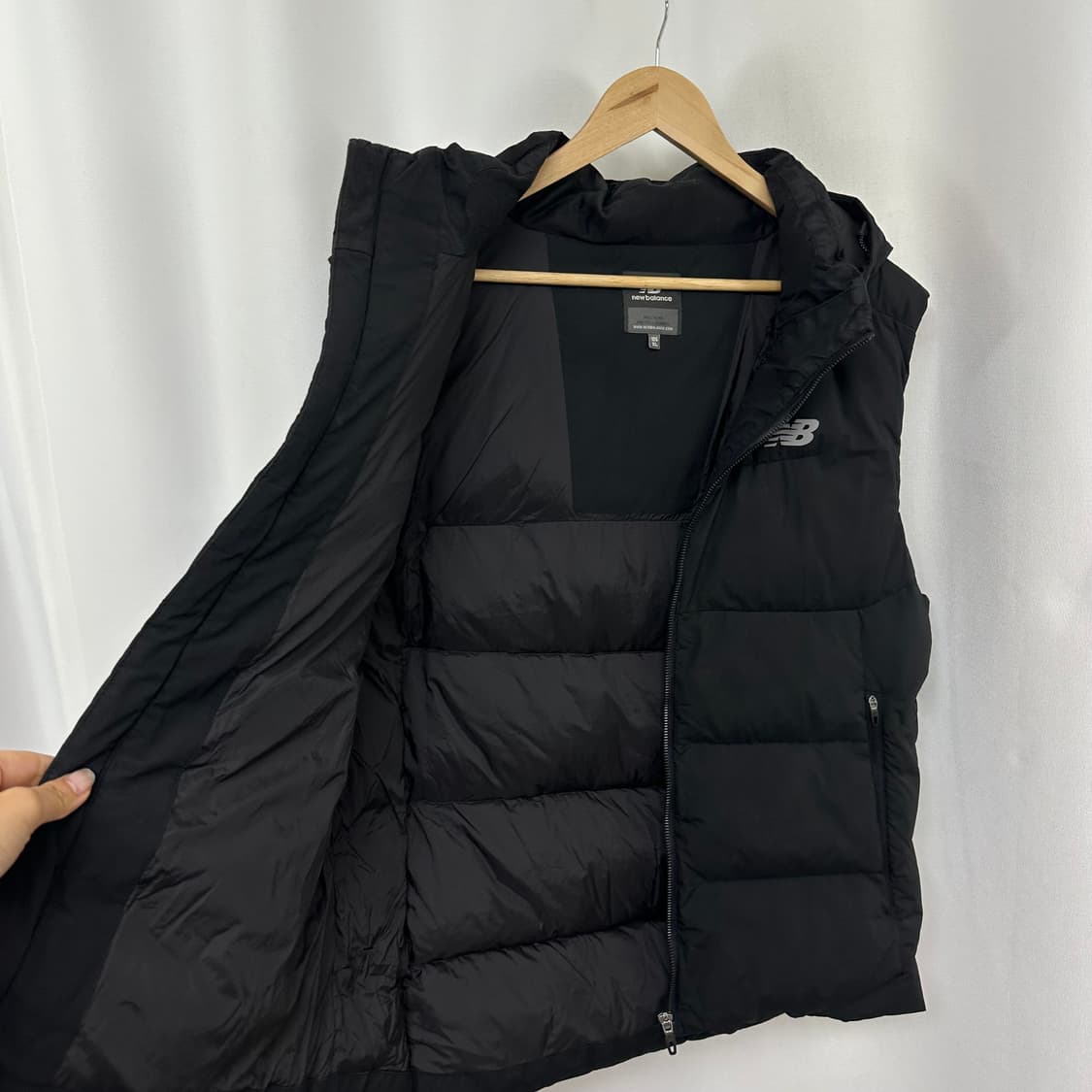  뉴발란스 남자 패딩조끼 검정 거위털 XL 105  EIWE 상품이미지4