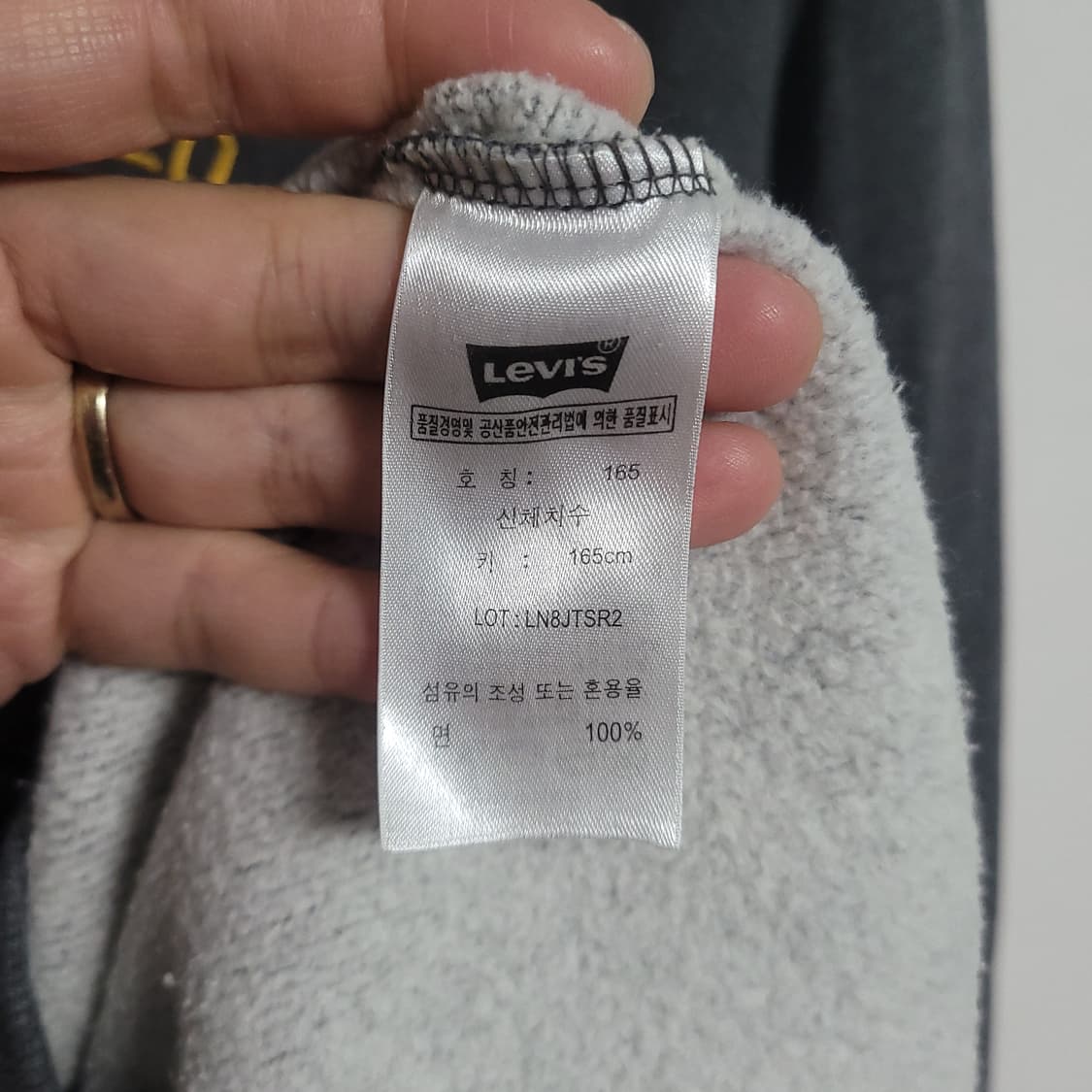 (165) LEVI'S 리바이스 로고 맨투맨 티셔츠 다크 그레이 상품이미지3