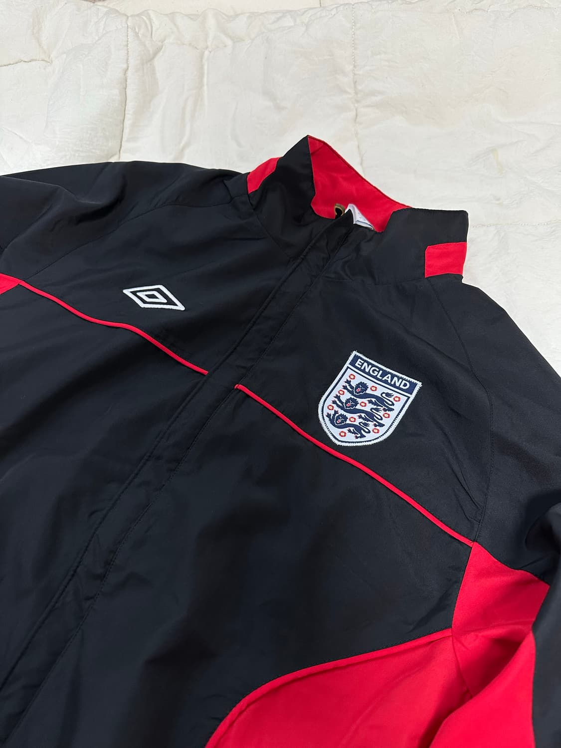 엄브로   잉글랜드 국대 바람막이 라지  상품이미지3