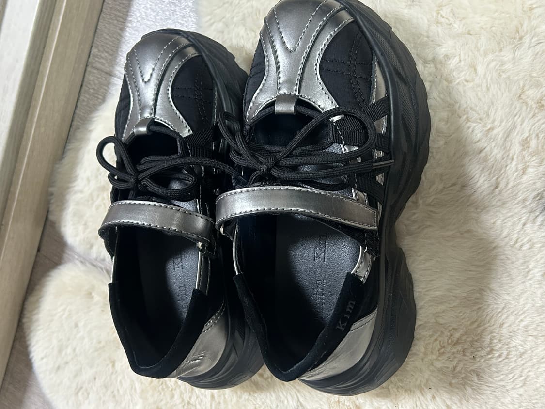 마뗑킴 레이스업 청키 발레 스니커즈 다크 실버 230mm 상품이미지3