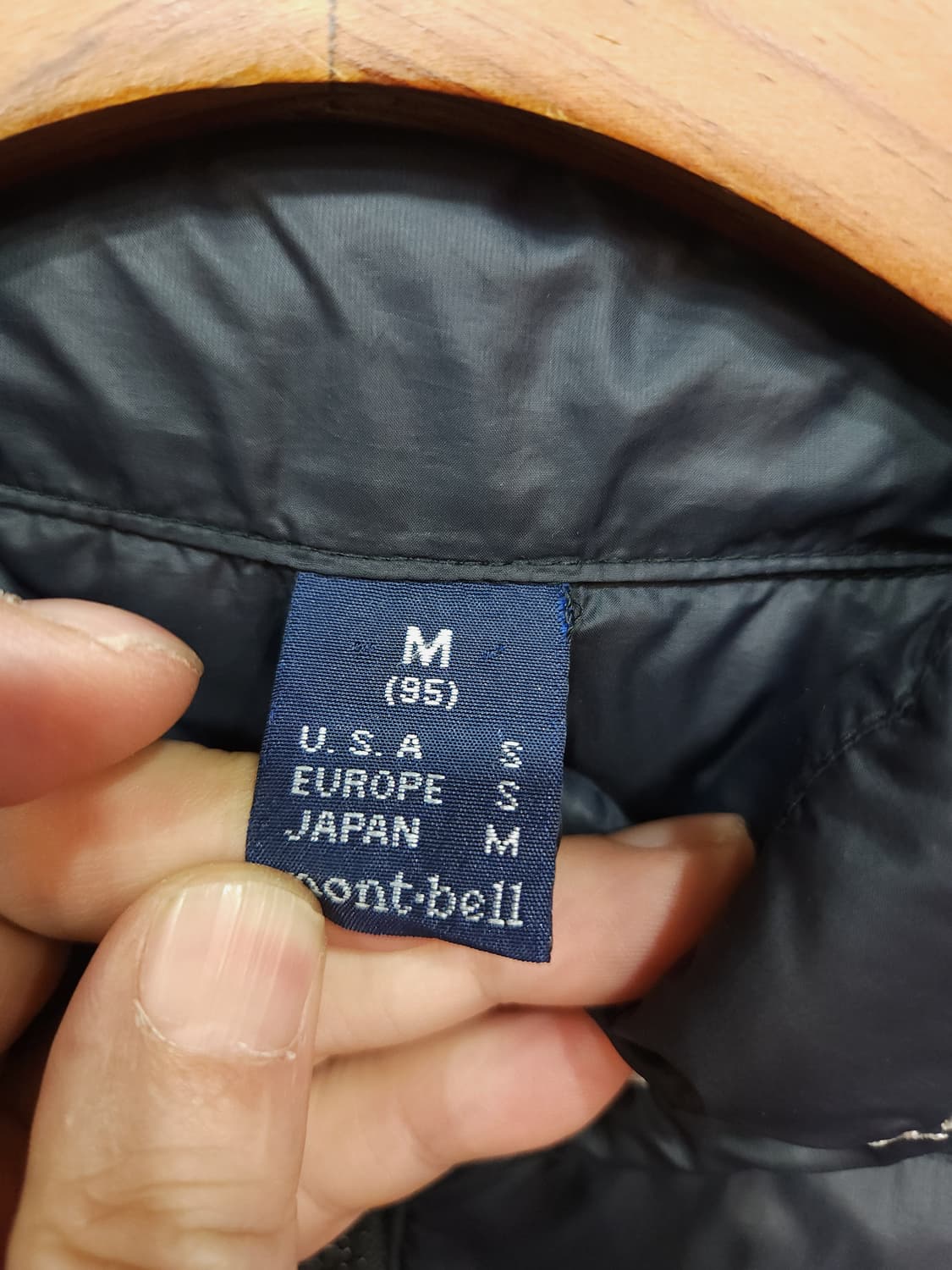 몽벨 800필 구스 경량 패딩점퍼

 상품이미지3