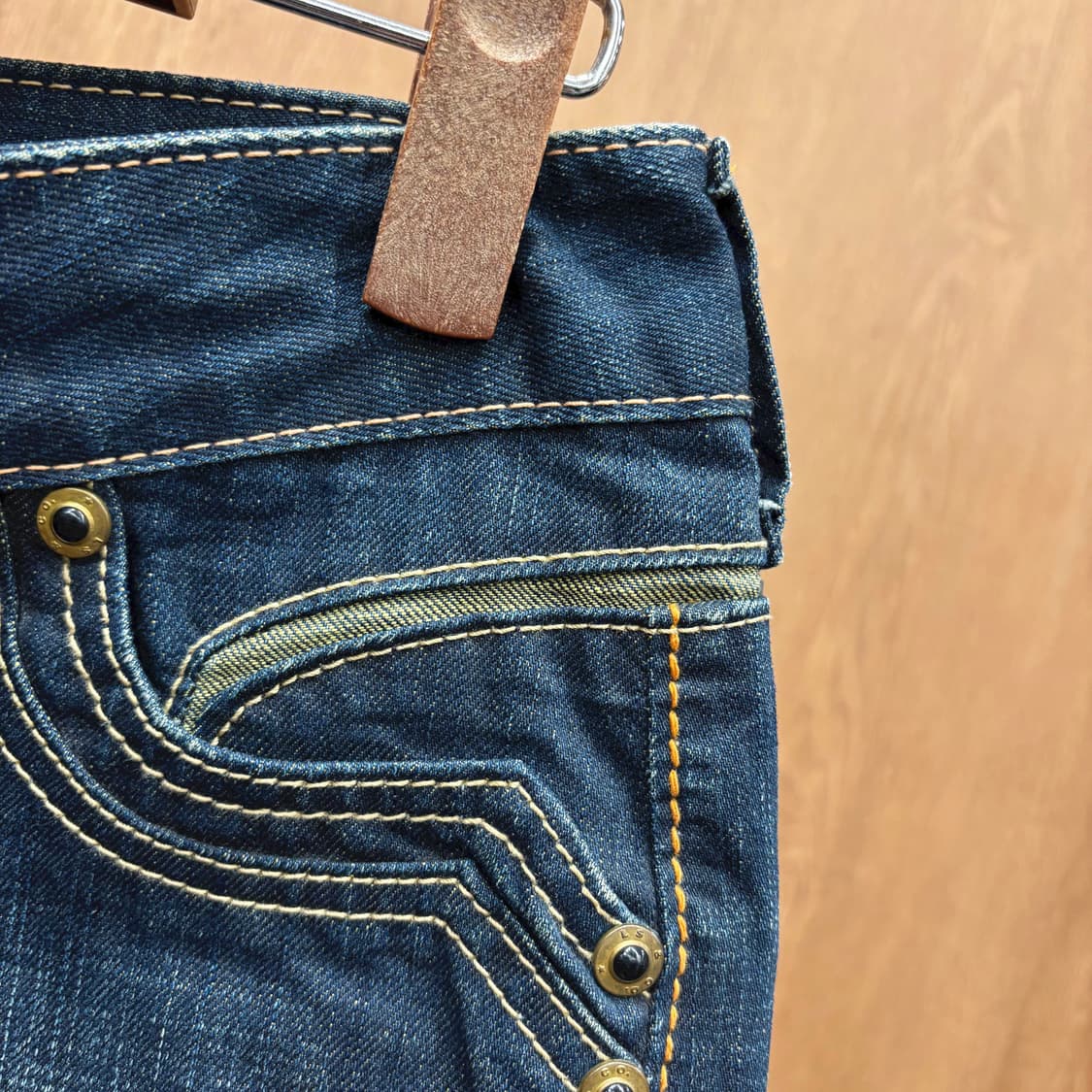 리바이스 데님 미니 스커트 더블 스티치 레드 탭 가죽 패치 디테일 진청 상품이미지7