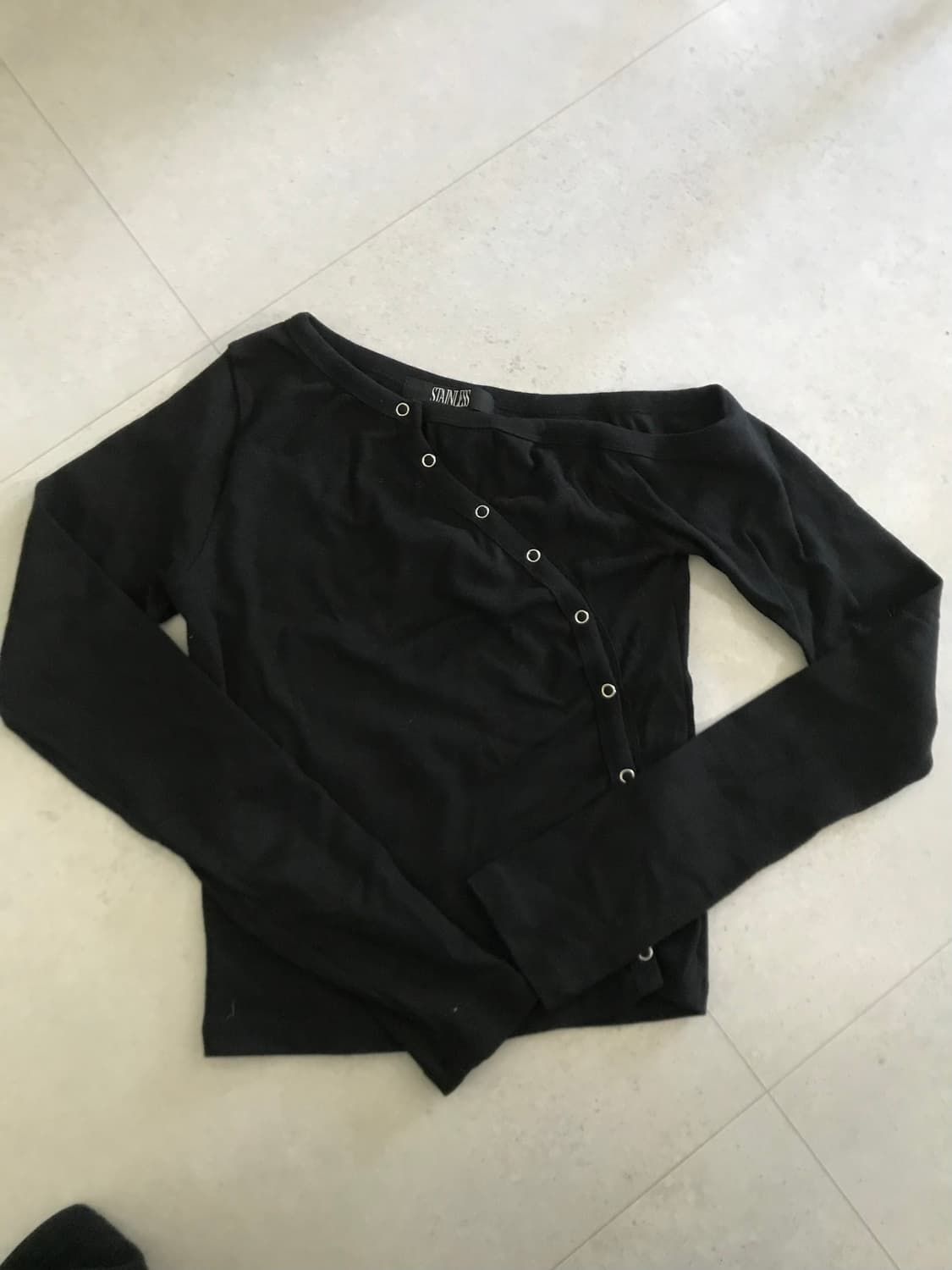 원숄더 티셔츠 블랙 상품이미지2