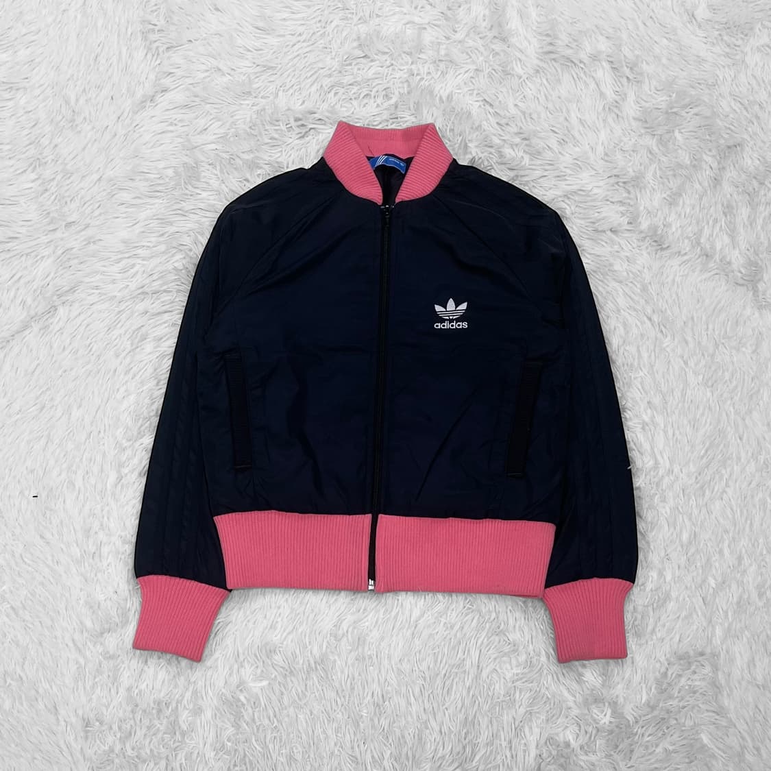 아디다스 오리지널 불꽃 로고 크롭 봄버 자켓 상품이미지2