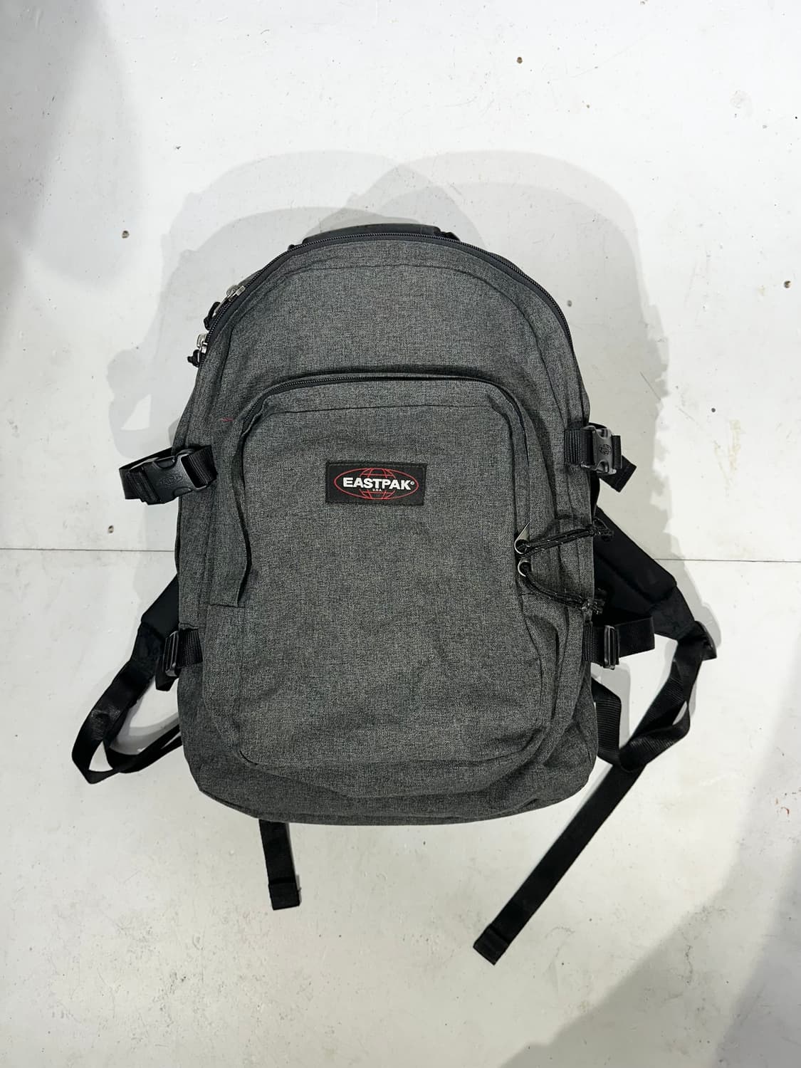 이스트팩 그레이 백팩 가방 상품이미지4