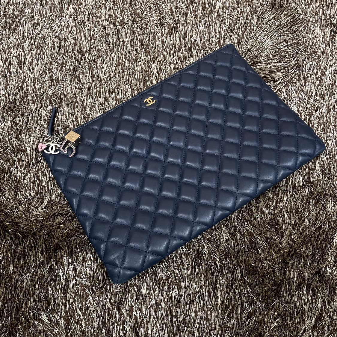 샤넬 chanel 램스킨 발렌타인 참장식 클러치백 라지 상품이미지1
