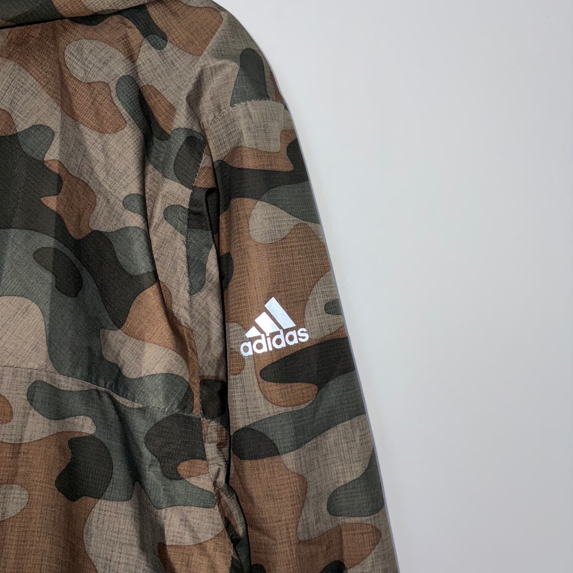 아디다스 카모 패턴 바람막이 자켓 상품이미지4