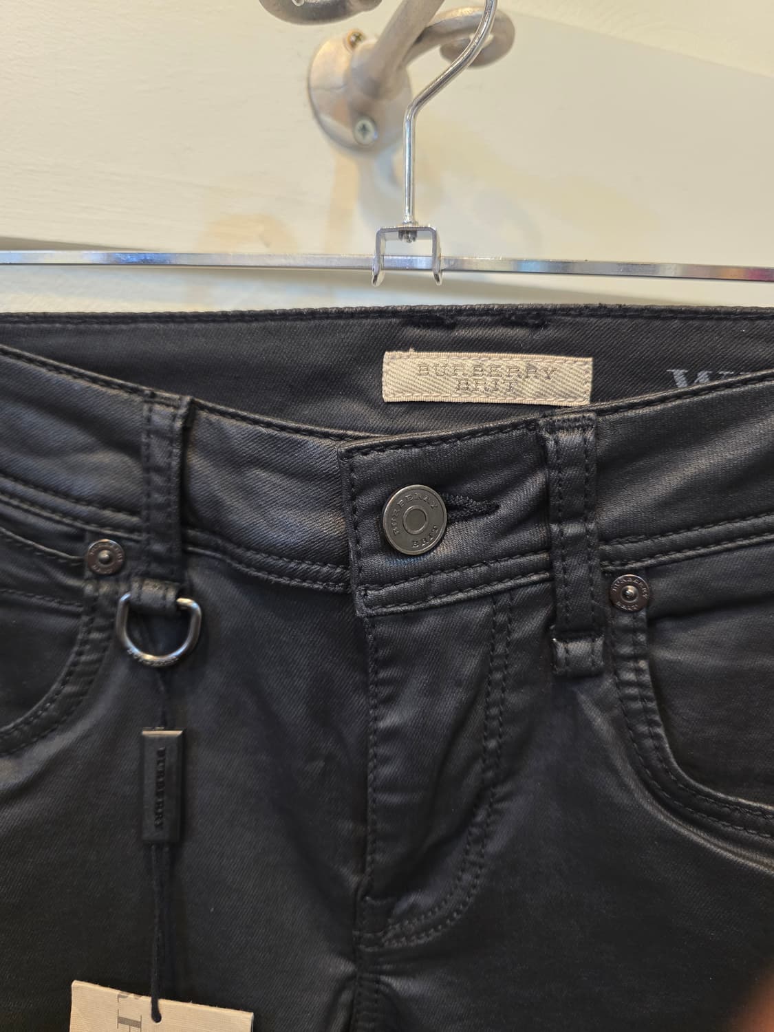 버버리 블랙 코팅진 바지 상품이미지1