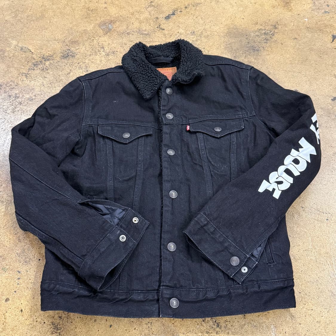 리바이스 미키마우스 올블랙 양털 자켓  상품이미지2