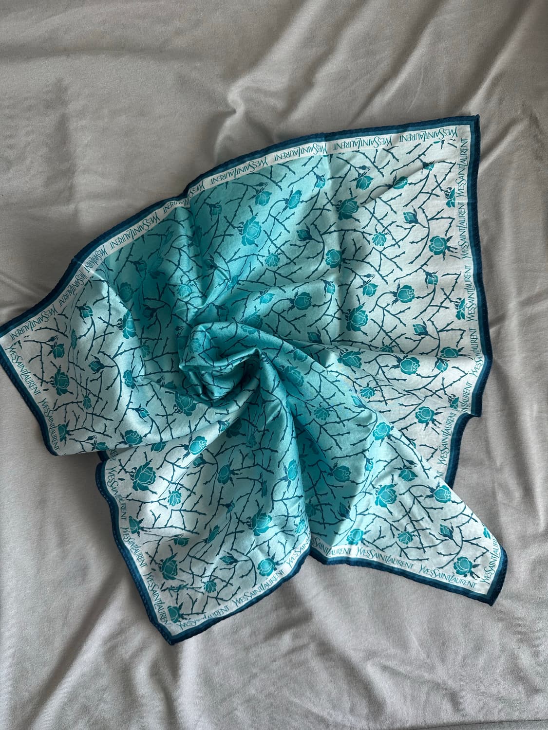 입생로랑 스카프 상품이미지2