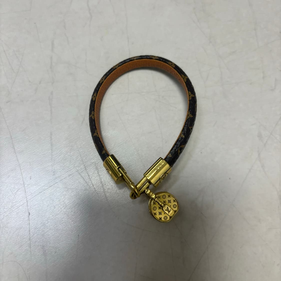 Louis Vuitton 루이비통 모노그램 가죽 팔찌 상품이미지3