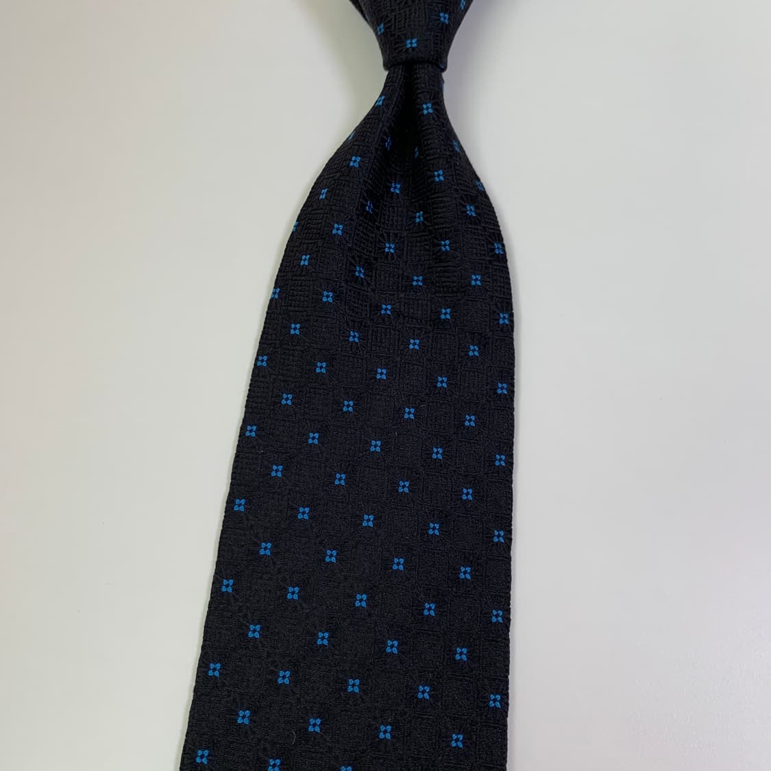 입생로랑(YSL) 블랙컬러 기하학적패턴 명품넥타이 100실크 A+등급 상품이미지9