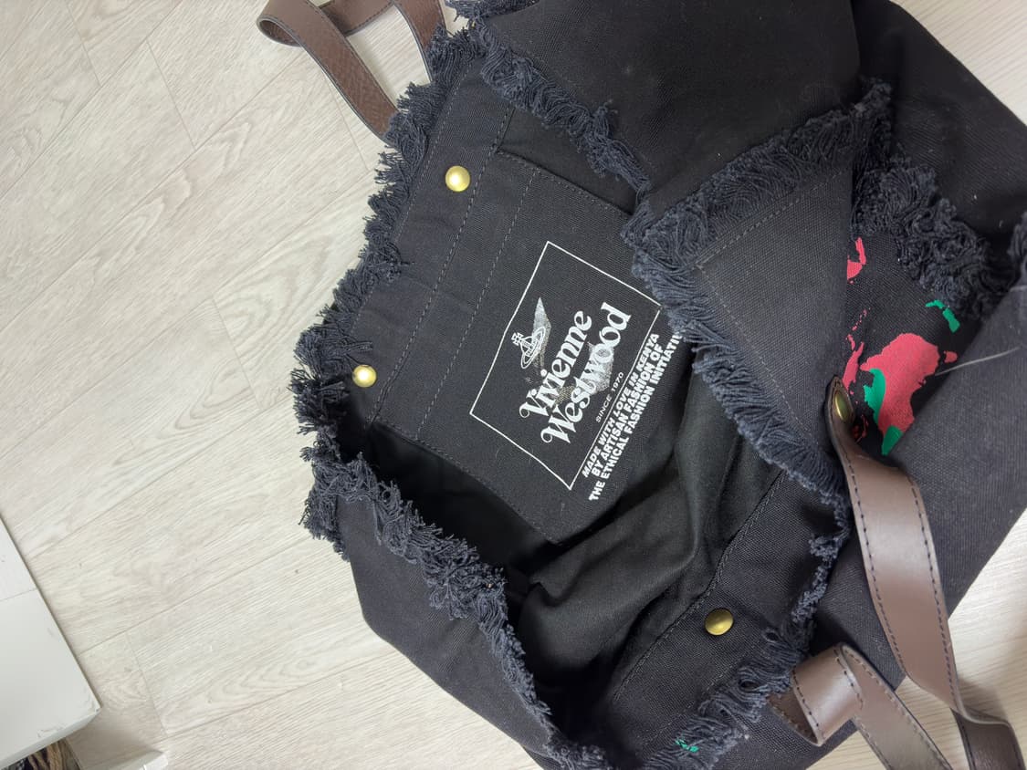 비비안웨스트우드 Let it rock  Tote 상품이미지3