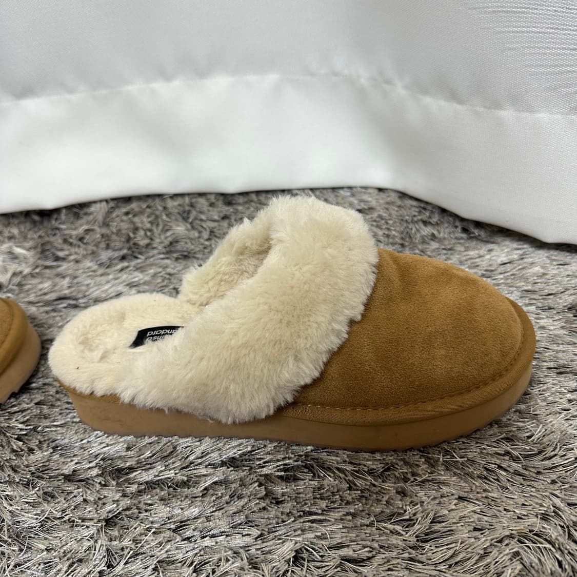 무신사스탠다드 여자 털신발 슬리퍼 카멜 250 (245) 상품이미지5