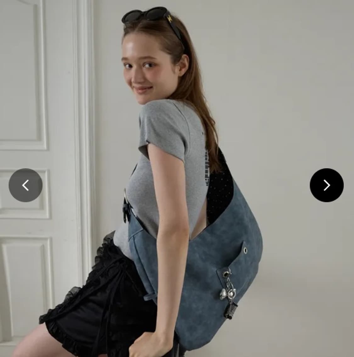 레터리 버클 리버시블 숄더백 블루 상품이미지3