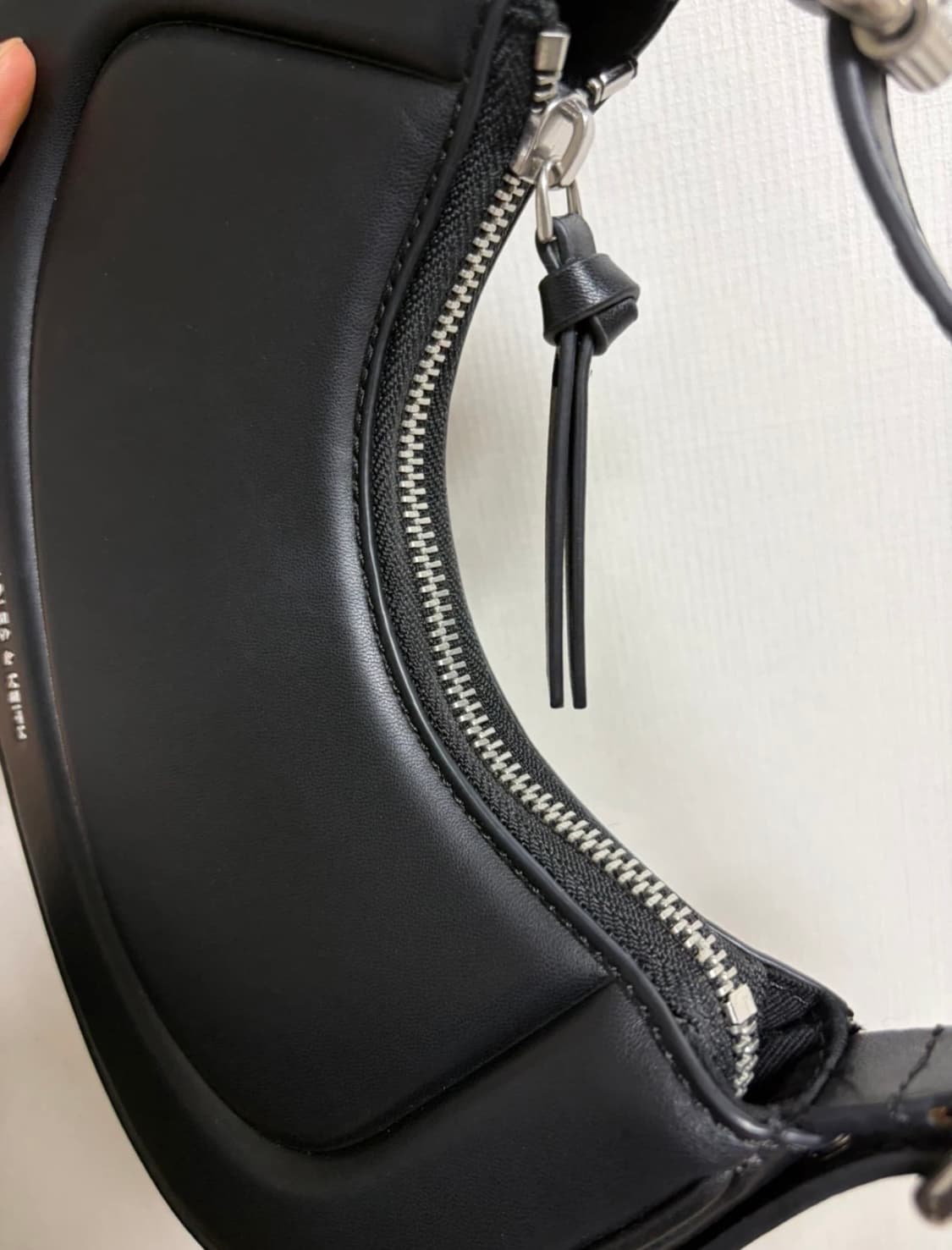 [찰스앤키스] 페트라 그로밋-스트랩 커브드 숄더백 상품이미지4