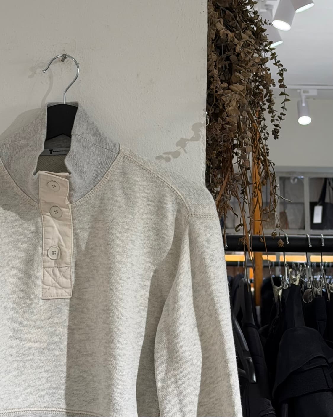 티 바이 알렉산더 왕 라이트 그레이 하이넥 크롭 스웻셔츠 상품이미지3