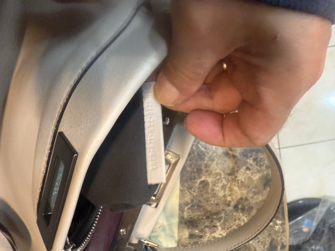 정품 펜디 피카부 레귤러 토트백 팝니다 상품이미지10