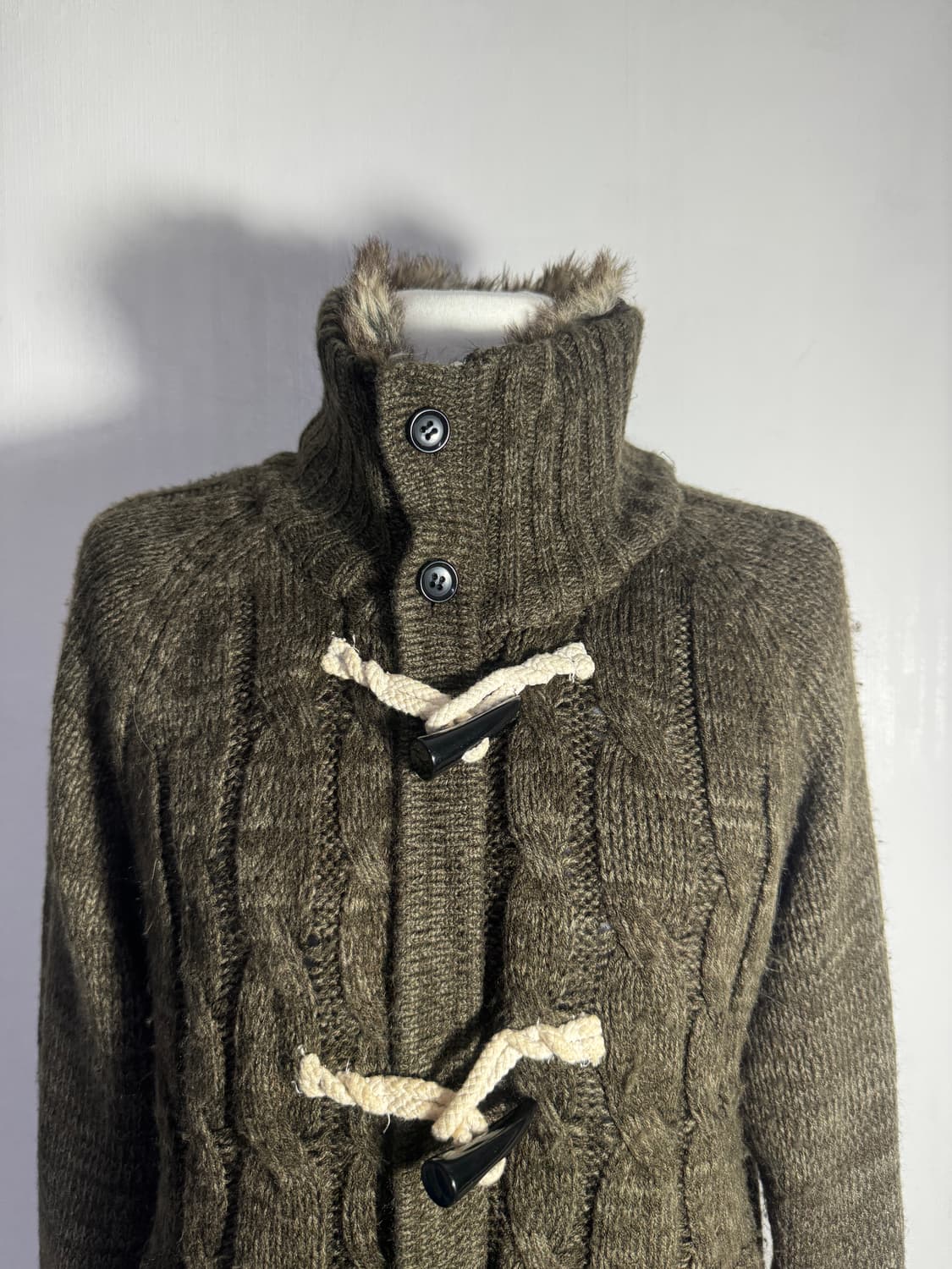 Sorridere 퍼 칼라 토글 니트집업 y2k 상품이미지7