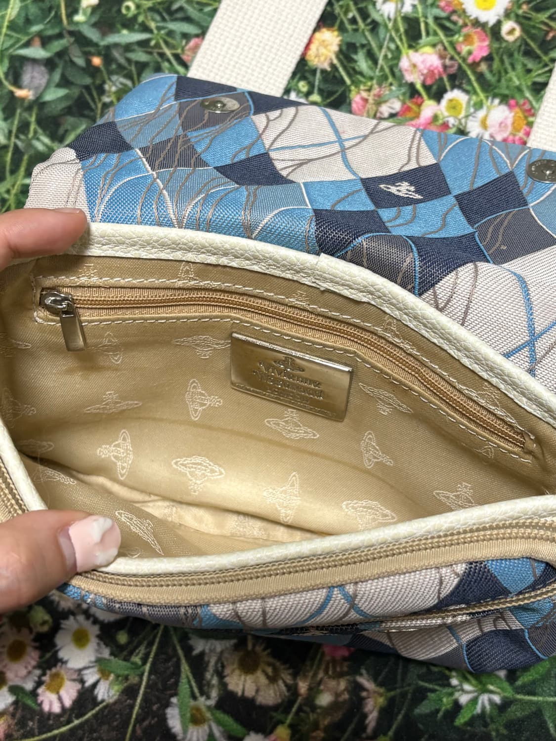 비비안웨스트우드 우주선 크로스백 상품이미지5