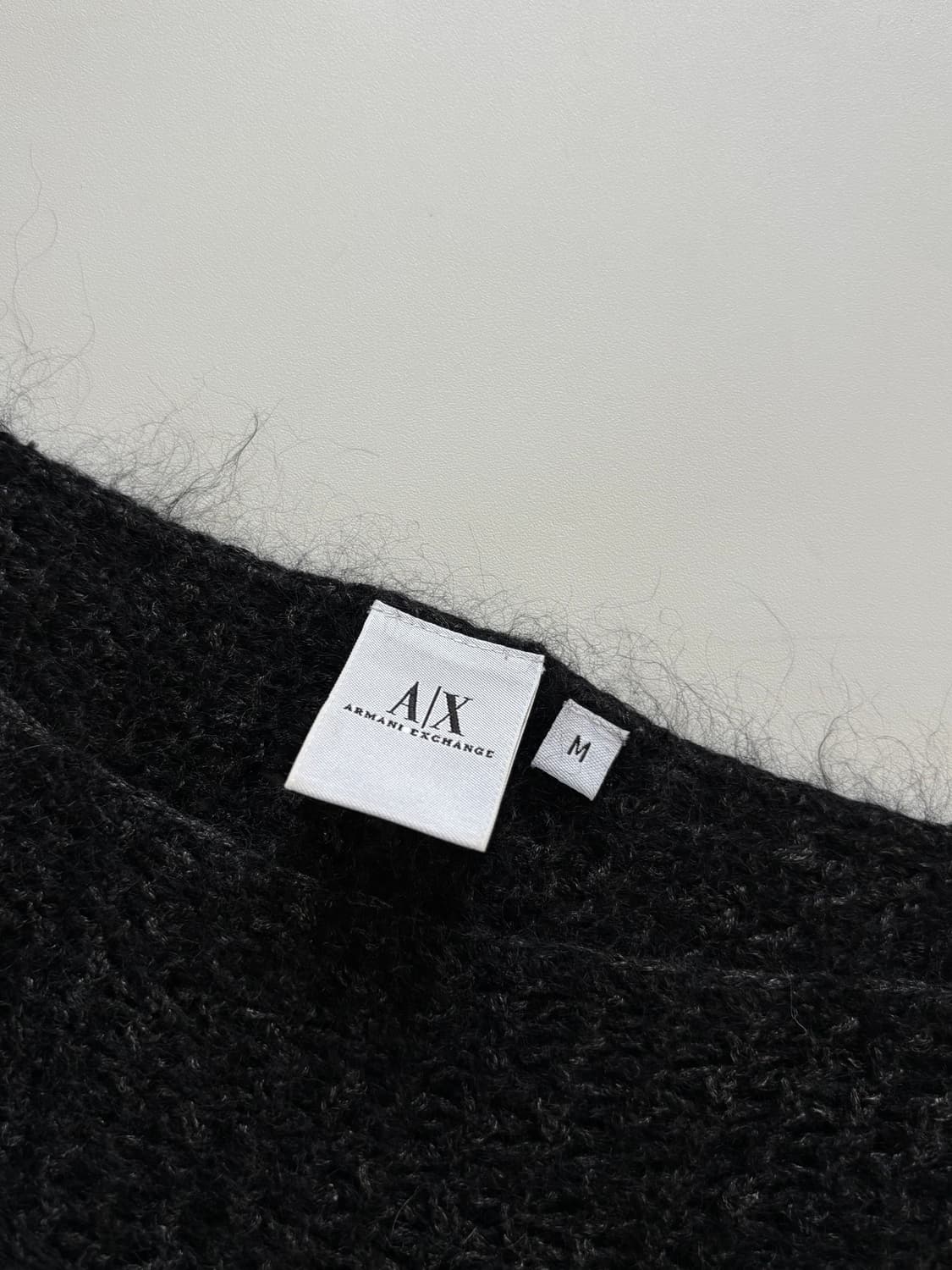 Armani Exchange 아르마니 익스체인지 모헤어 블랙 니트 상품이미지5