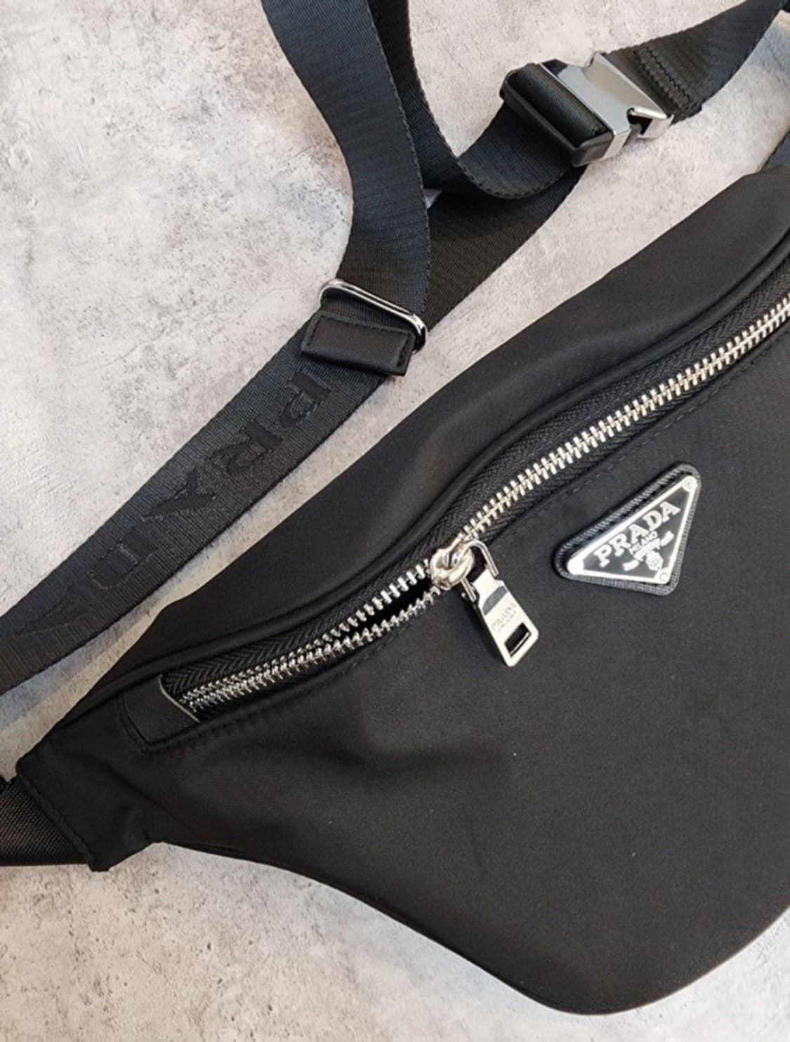 프라다뷰티 뷰티 힙색 벨트백 무료배송 상품이미지4