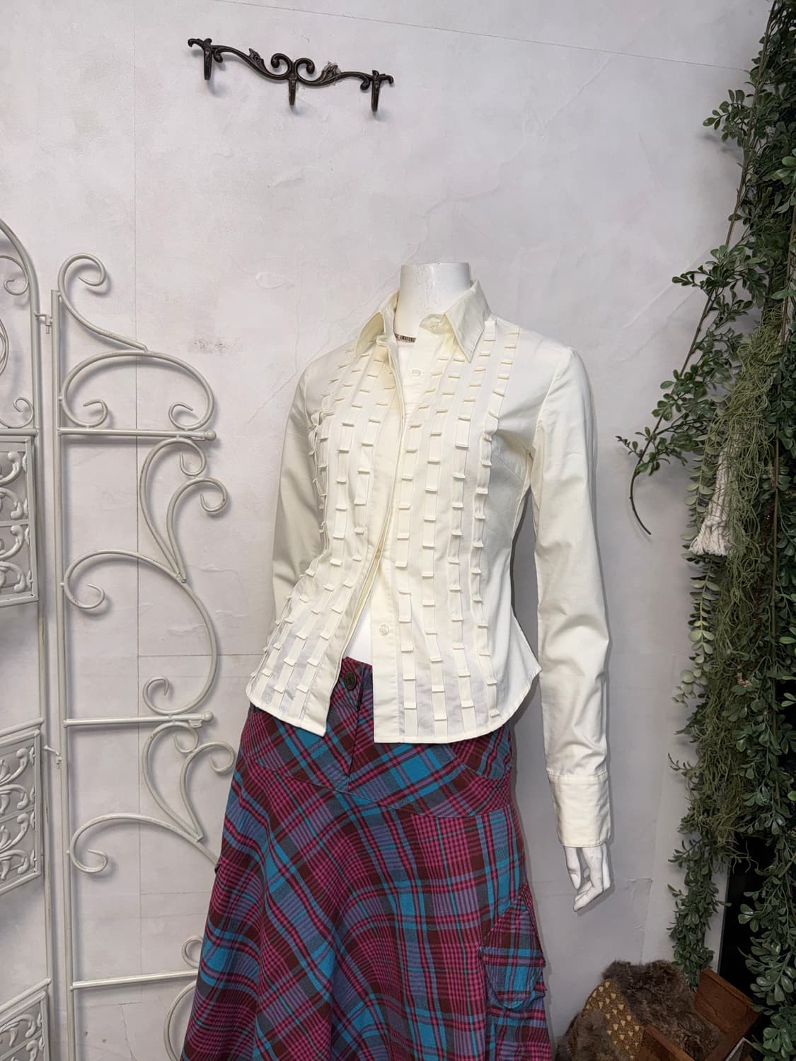 Ivory wrinkled frill detail shirt 상품이미지5