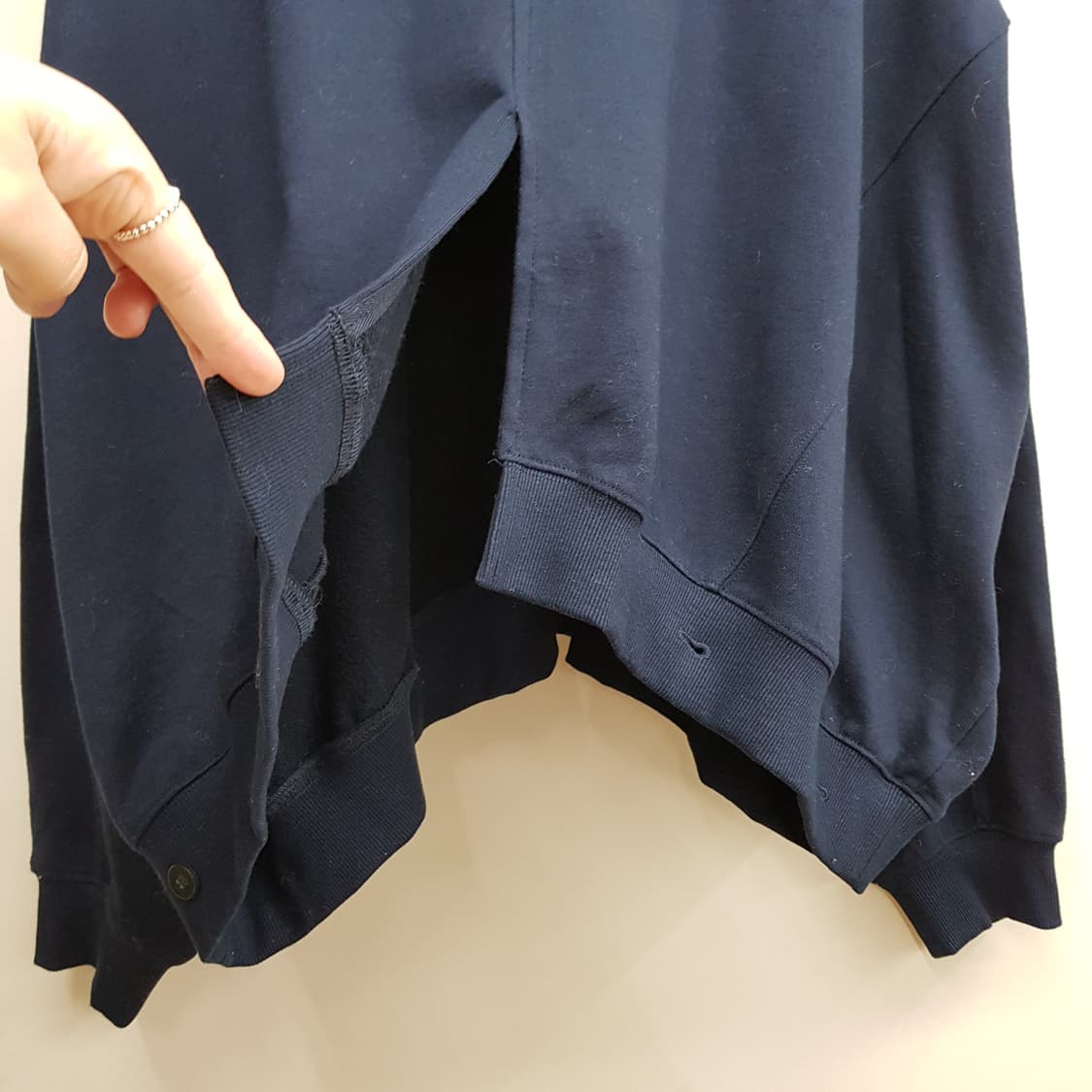 한섬 시스템 2021 버튼 디테일 오버핏 맨투맨 F사이즈 상품이미지4